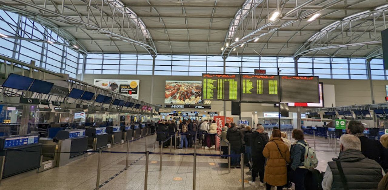 Aeromexico Airlines PRG Airport Terminal