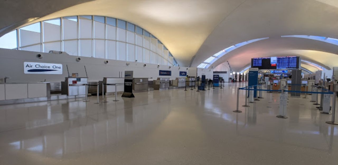 9 Air STL Airport Terminal