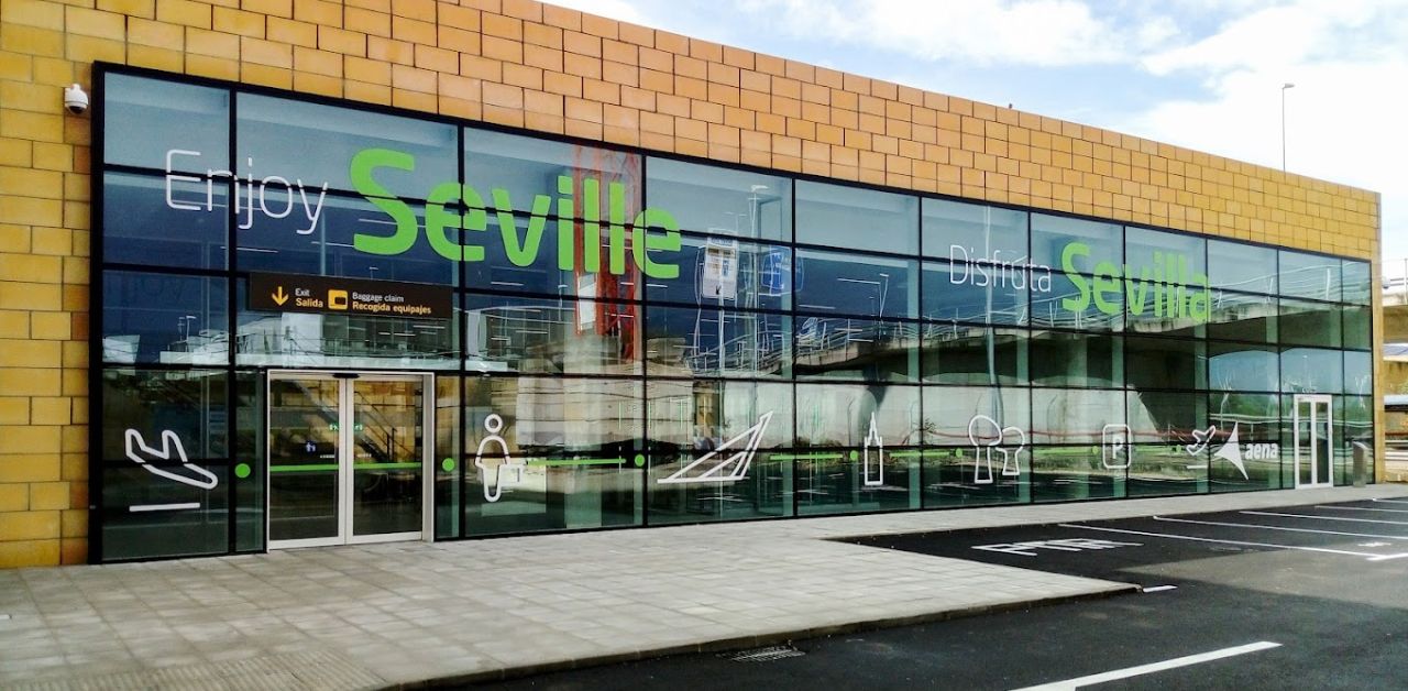 Ryanair SVQ Airport Terminal